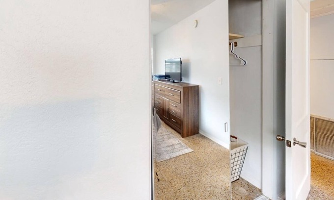 South Daytona Casa | Charming 3-bedroom house with WiFi and AC in sunny South Daytona