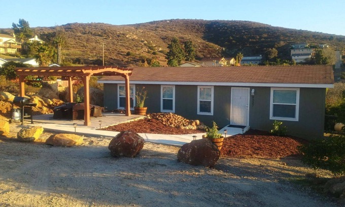 La Presa Casa | Charming 3-Bedroom House - New A/C!
