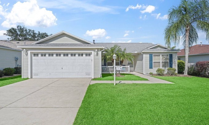 Lynnhaven Casa | Charming 3-Bedroom Retreat with Golf Cart – Explore The Villages in Style!