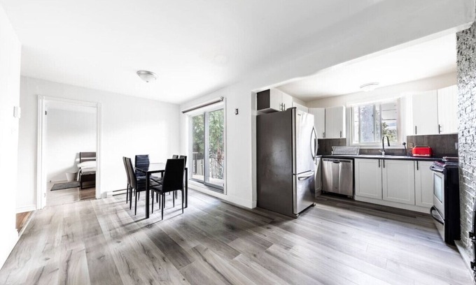 Longueuil Apartamento | Charming 3 Bedroom - 15mn from Downtown Montreal
