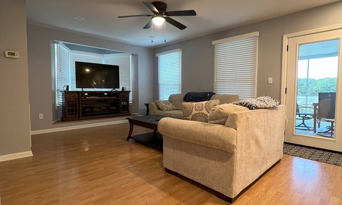 Chapin Casa | Charming 3-bedroom 2.5 bath house on the Beautiful Lake Murray with Dock
