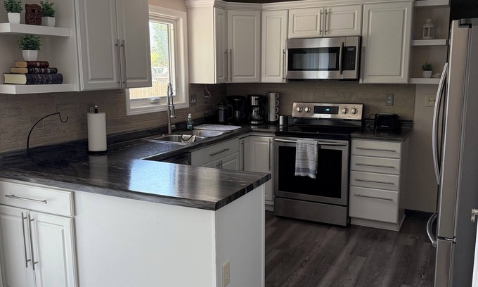Baraboo Casa | Charming 3 Bedroom 2.5 bathroom finished basement, Huge yard and Charcoal grill
