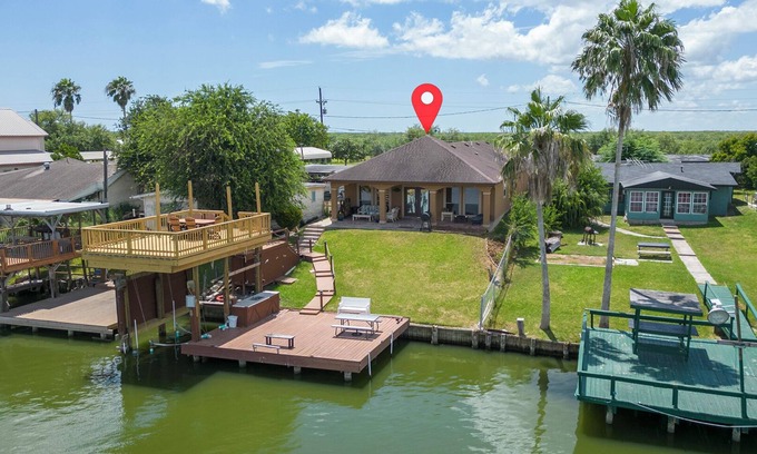 Arroyo City Casa | Amazing 3-bedroom 3- bathroom house with AC in Arroyo City on the water