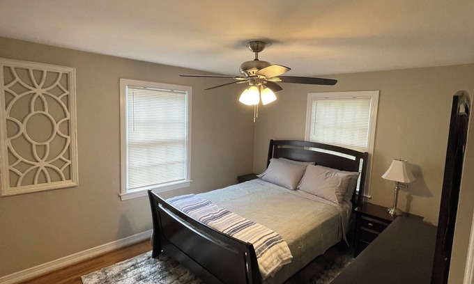 Forest Lake Casa | Charming 3-bedroom and 2 bath house with AC and WiFi in Tuscaloosa.