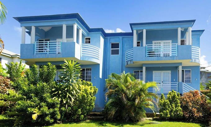 Deanes Condominio | Charming 3-bedroom apartment with AC and WiFi, 10 minutes to the beach St. James