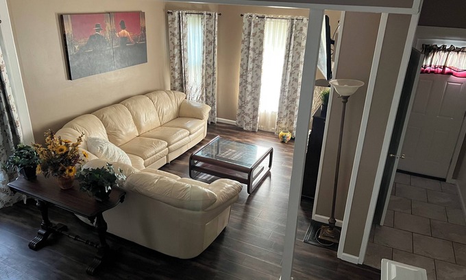 Corning Apartamento | Charming 3-bedroom apartment in Corning with WiFi, AC on Disc Golf Course