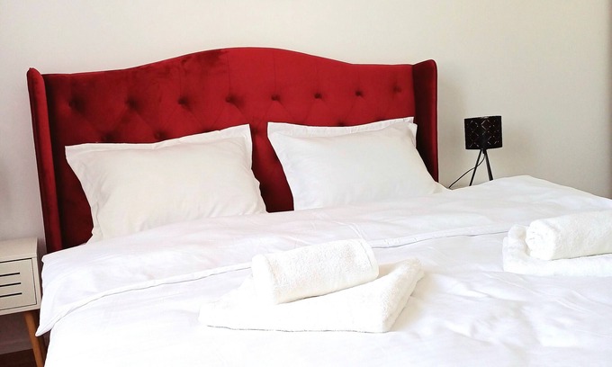 Dej Apartamento | Charming 3-bedroom apartment in delightful Dej with WiFi.