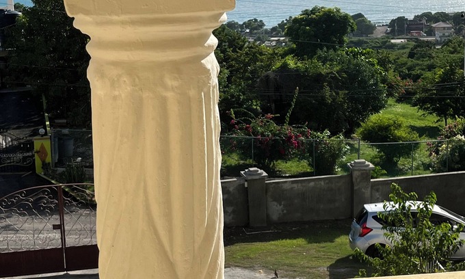 Gordon Town Cama Y Desayuno | Charming 3-bedroom B&B with AC, WiFi in St Andrew, Jamaica