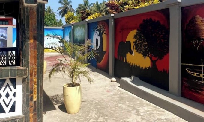 Komenda Cama Y Desayuno | Charming 3-bedroom bed & breakfast in cool Elmina with AC