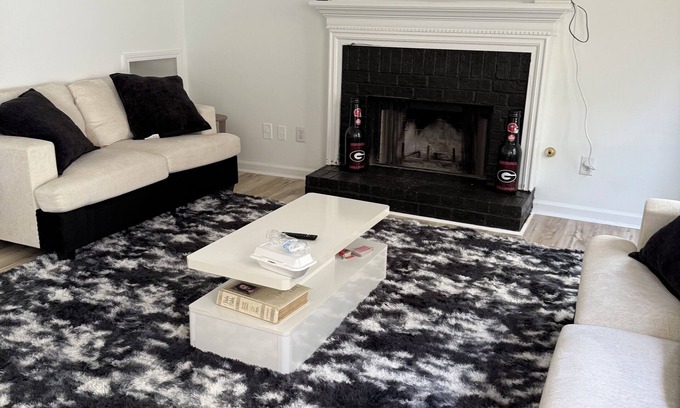 Buford Casa | Charming 3-bedroom building with WiFi, AC in brilliant Buford
