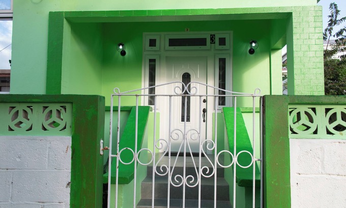 Roseau Casa | Charming 3-bedroom bungalow with AC, WiFi and on property parking. Sleeps 6