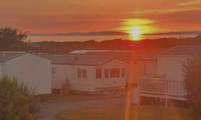 Morecambe Casa | Charming 3-bedroom caravan with AC, WiFi in fantastic Morecambe