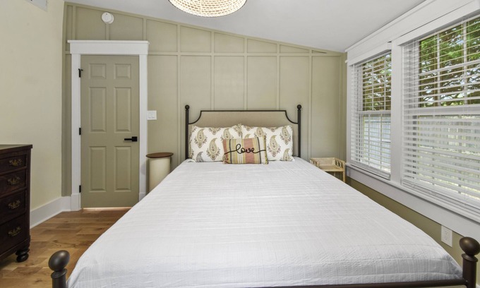 Berryville Cabaña | Charming 3-bedroom cottage in farm & wine country