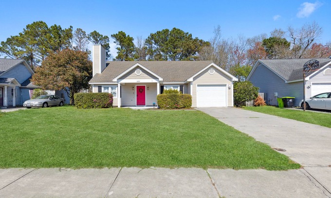 Kings Grant Cabaña | Charming 3-bedroom cottage in Wilmington close to Wrightsville Beach