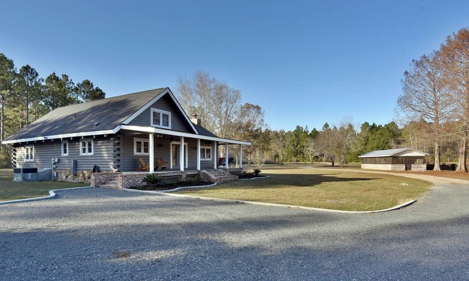 Albany Cabina | Charming 3-bedroom cabin in fabulous Leesburg with AC, WiFi