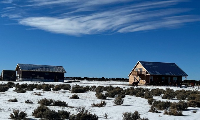 San Luis Cabina | Charming 3-bedroom cabin in wonderful Wild Horse Mesa