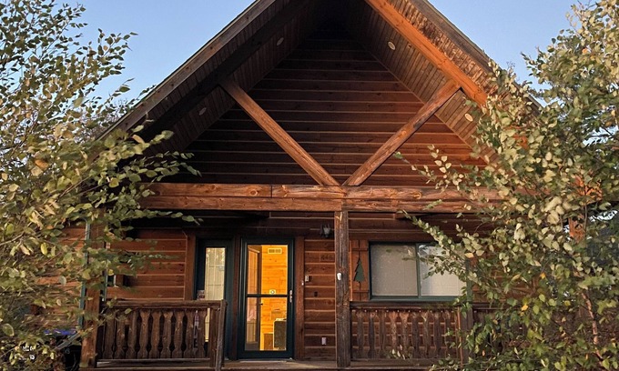Warrens Cabina | Charming 3-bedroom cabin in Warrens with WiFi. Close to ATV access point.