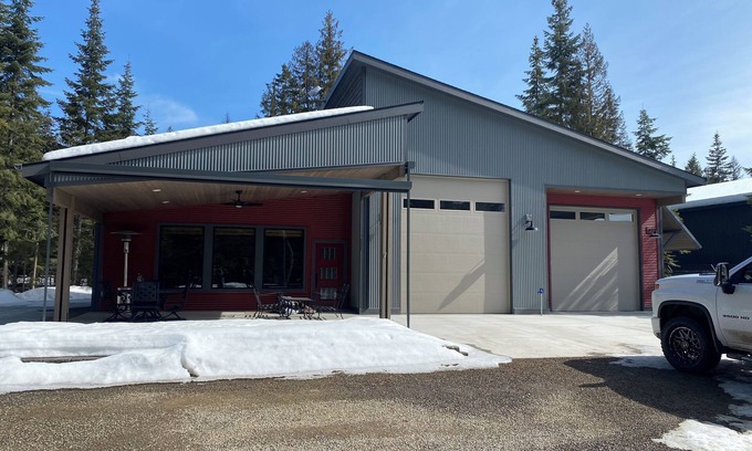 Priest River Cabina | Charming 3-bedroom cabin in Lovely Coolin with WiFi, AC. Close to boat launch.