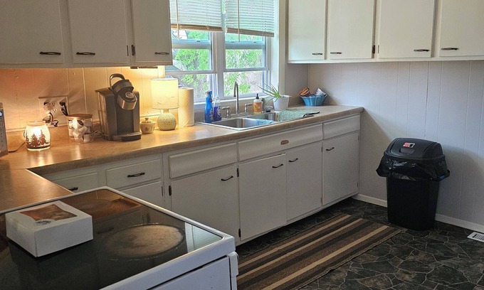 Lancaster Casa | Charming 3-bedroom country house with AC, WiFi in Lancaster.