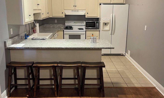 Oxford Condominio | Charming 3-bedroom condo in delightful Oxford with AC, WiFi - Football weekends