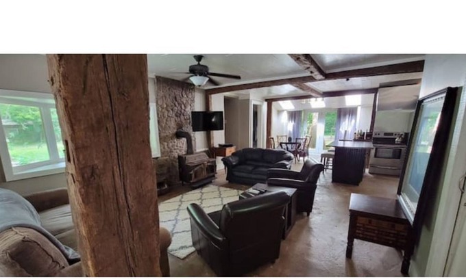 Jordan Cabina | Charming 3 bedroom cottage on Niagara Escarpment