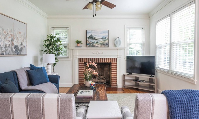 North Decatur Cabaña | Charming 3-bedroom cottage in delightful Decatur with King bed