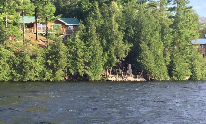 Arden Cabaña | Charming 3-bedroom cottage/home overlooking Big Gull Lake in Central Frontenac