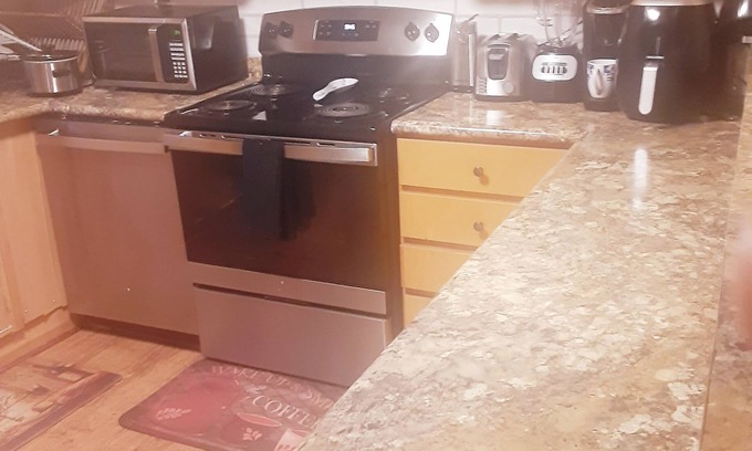 Lydia Cabaña | Charming 3-bedroom cottage with WiFi and AC in wonderful McBee GYM AND HOT TUB