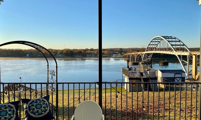 Ozark Casa | Charming 3 bedroom cottage on the Arkansas River MAX occupancy is 6 adults