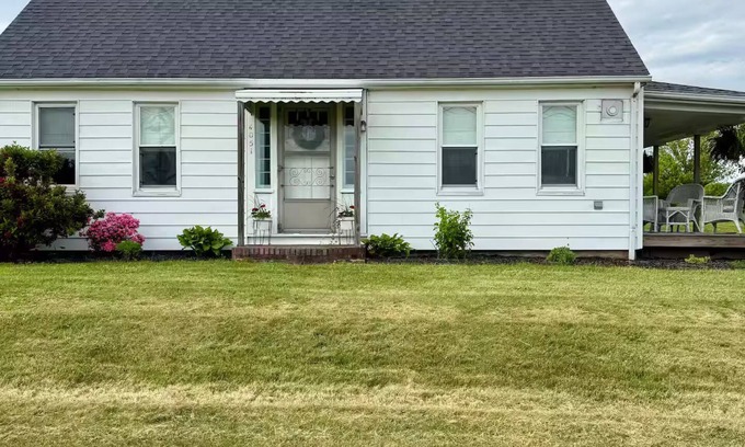 Austinburg Otro | Charming 3-bedroom farmhouse with AC, WiFi in quaint Austinburg