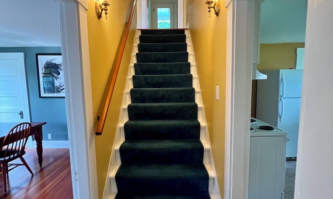 Northfield Otro | Charming 3-bedroom farmhouse in fantastic Northfield with WiFi, AC