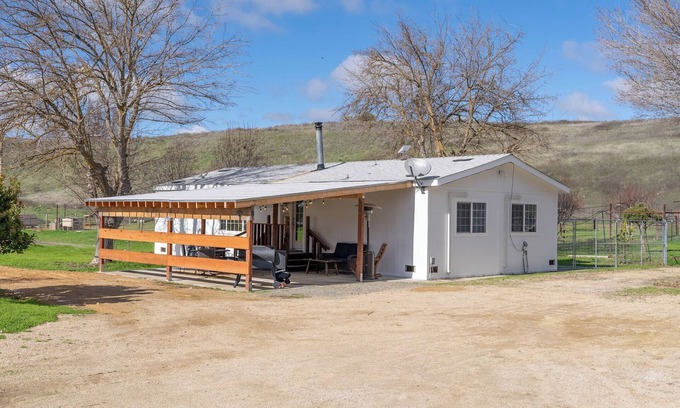 San Miguel Otro | Charming 3-bedroom farmhouse with AC and WiFi 15 minutes to downtown Paso Robles
