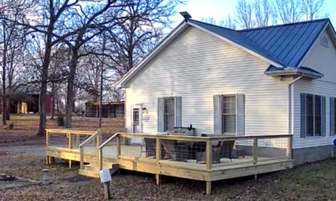 Saline County Otro | Charming 3-bedroom farmhouse with WiFi, Heat AC in wonderful Stonefort Illinois.