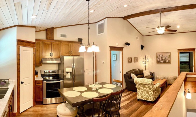 Fairhope Otro | Charming 3-bedroom farmhouse in peaceful Fairhope with AC