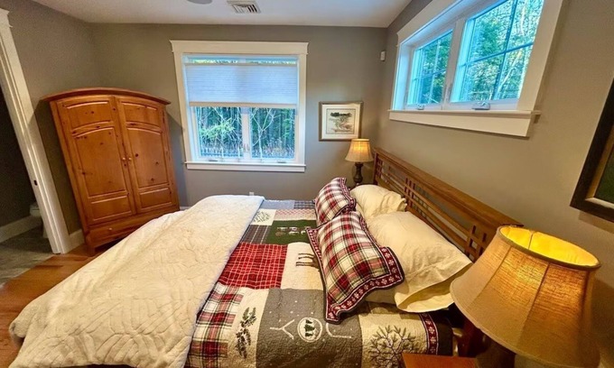 Ogunquit - Wells Otro | Charming 3-bedroom farmhouse 1 Mile From Ogunquit Downtown WiFi,AC-fitness room