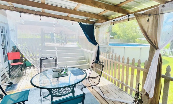 Valdosta Otro | Charming 3-bedroom farmhouse in Valdosta with AC, WiFi, Jacuzzi Tub