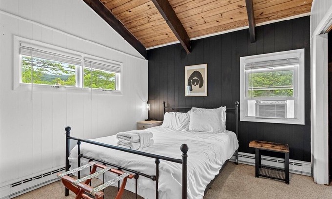 Windham Otro | Charming 3-bedroom farmhouse with hot tub in the Catskills
