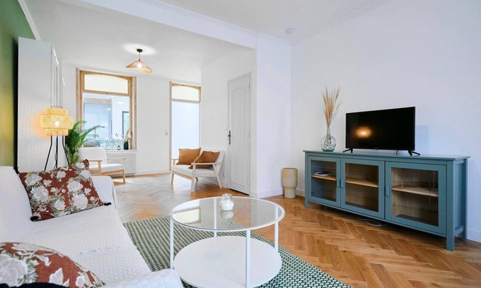 La Madeleine Casa | Charming 3-bedroom house with garden.