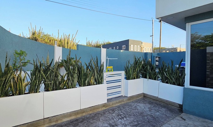 Boegoeroei Casa | Charming 3-bedroom house with AC and WiFi in delightful Noord