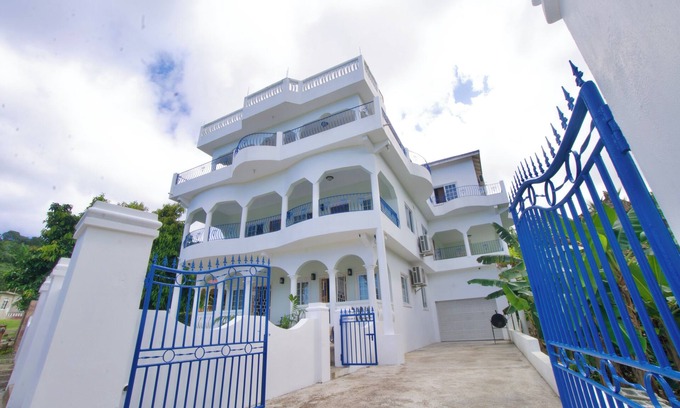Port Antonio Casa | Charming 3-bedroom house in enchanting Fairy Hill with WiFi, AC