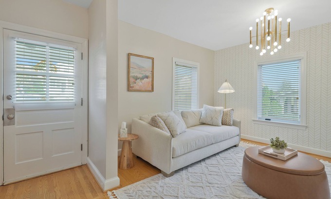Potomac West Casa | Charming 3 bedroom home in up-beat Del Ray!