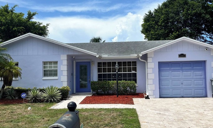Sandalfoot Cove Casa | Charming 3-bedroom house with Pool, Washer and Dryer and Garage in Boca Raton