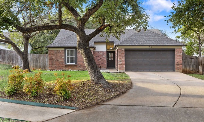 North Buttercup Creek Casa | Charming 3-bedroom house in Cedar Park with large backyard and deck near Austin