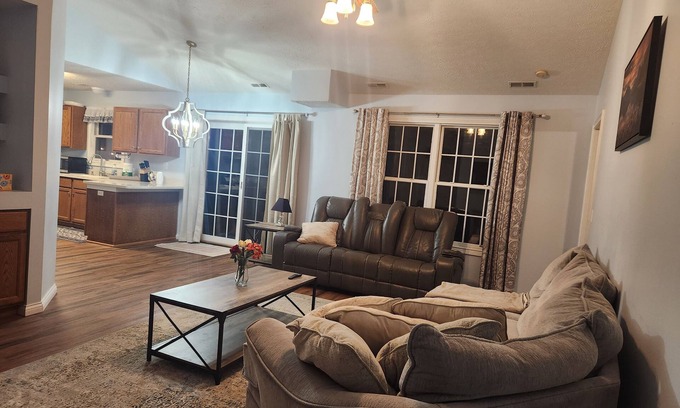 Evansville Casa | Charming 3-bedroom house with WiFi and AC in peaceful Evansville