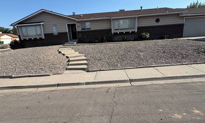 Farmington Casa | Charming 3-bedroom house with a ton of amenities.