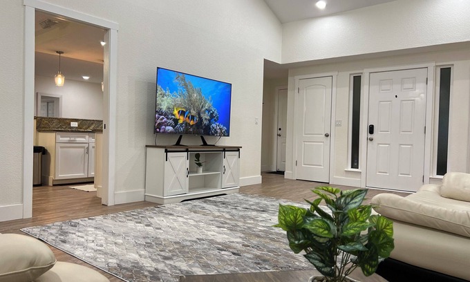 Southwestern Sacramento Casa | Charming 3-bedroom house with AC and WiFi in Sacramento