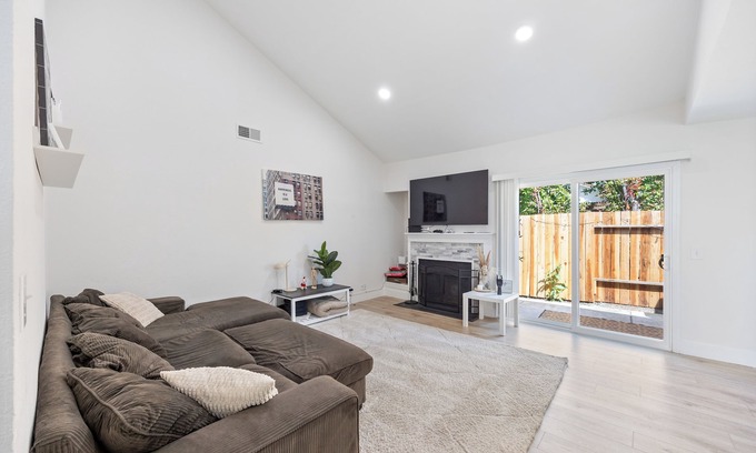 South Natomas Casa | Charming 3-bedroom house in Sacramento with WiFi and AC