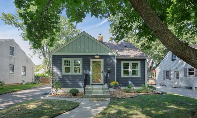Como Casa | Charming 3-bedroom Home in the beautiful Como Neighborhood