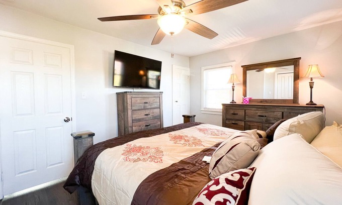 Benning Casa | Charming 3-bedroom House in delightful Washington with AC, WiFi