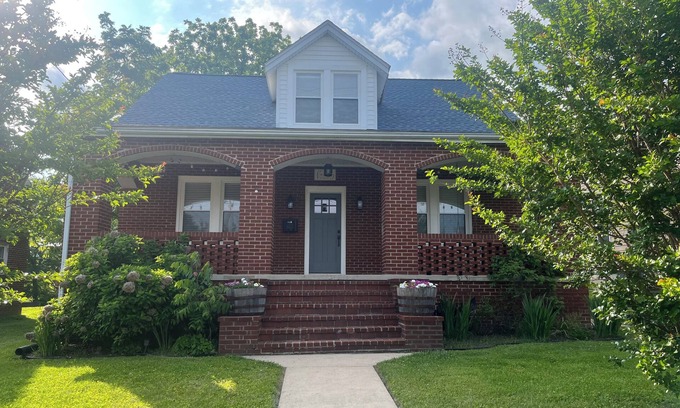 Waynesboro Casa | Charming 3-bedroom house, breweries! hiking! wineries! scenic routes! Fishing!